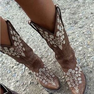 Cavender's Floral Embroidered Leather Western Boots Cowboy Boots  - Women’s 9B